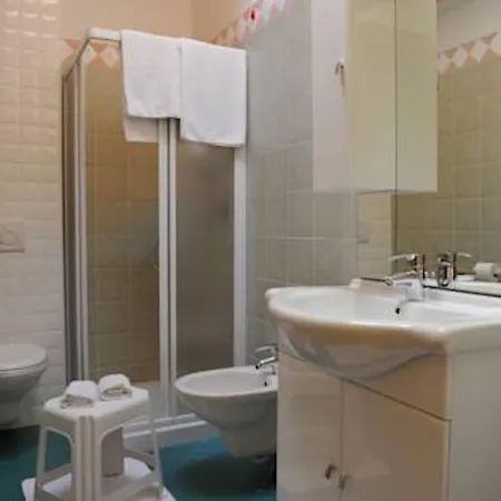 Hotel Monclassico 3*